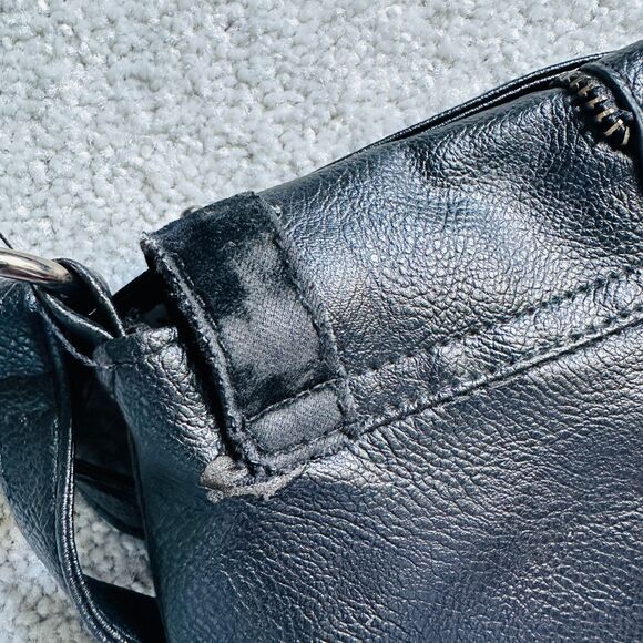 atmosphere studded Crossbody bag with fringe - Picture 10 of 13